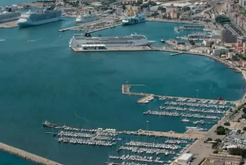  Veduta del porto di Cagliari