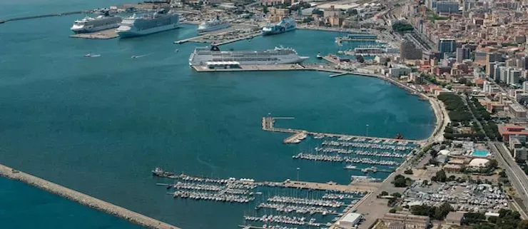 Veduta del porto di Cagliari
